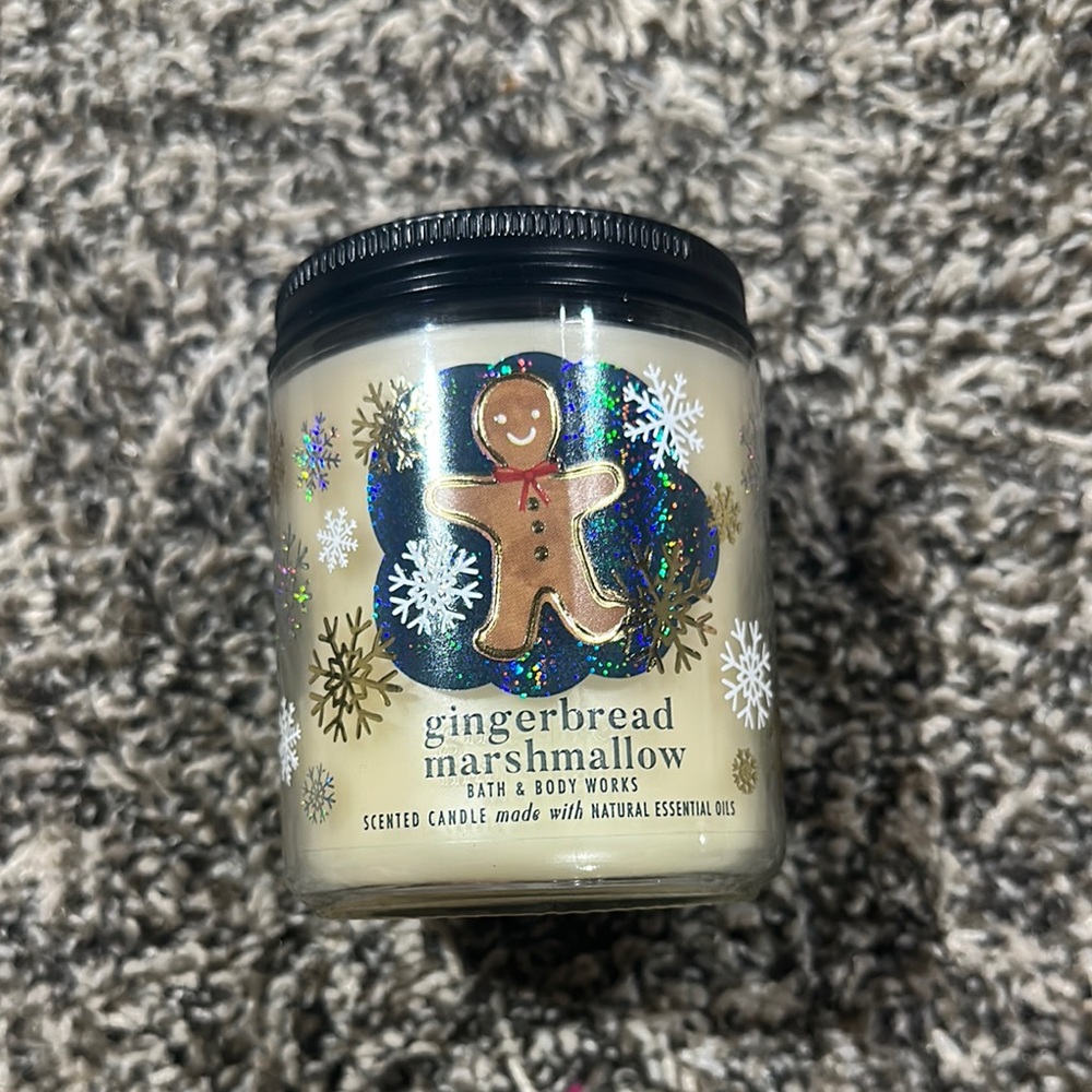 BRAND NEW Bath & Body Works Gingerbread Marshmallow Candle - Cream and Gold
